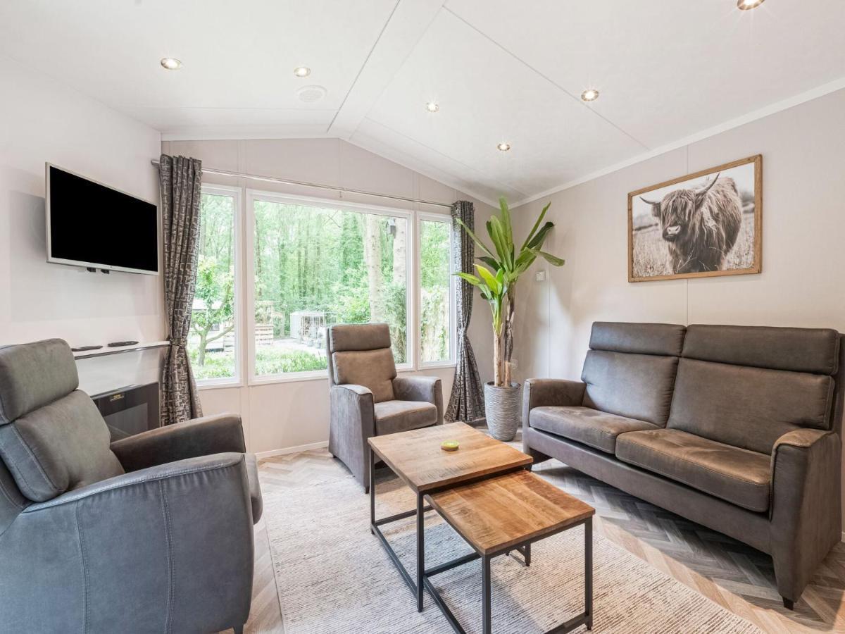 Beautiful Chalet In The Woods With A Shared Pool Vledder Esterno foto